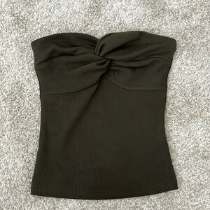 Strapless twist tube top